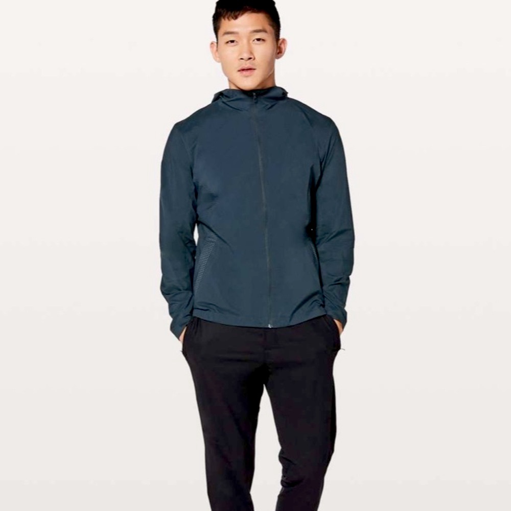 Lululemon Lumino-City Rain Jacket Lightweight Jacket in Nautical Navy size Large